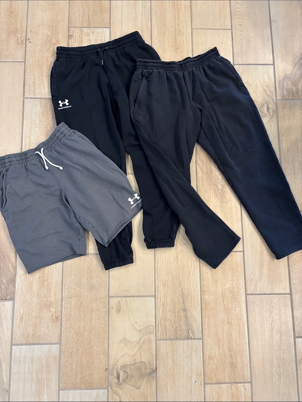 Under Armour men’s Black and Gray sweatpants (x2) and shorts size large